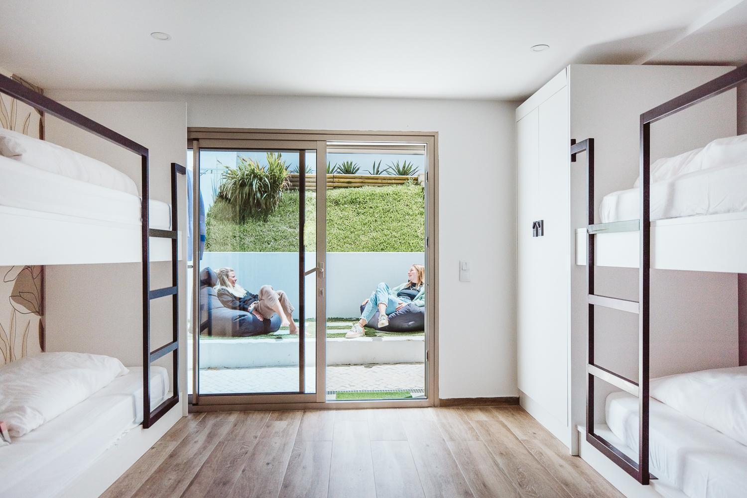The Salty Pelican Yoga & Surf Retreat بينيش الغرفة الصورة