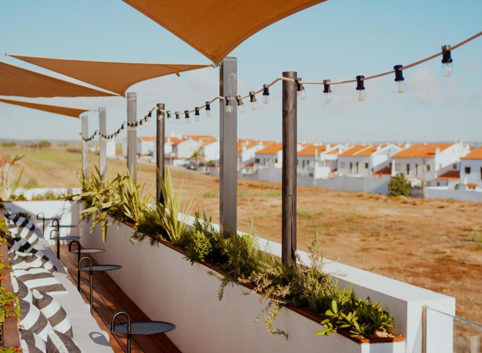 The Salty Pelican Yoga & Surf Retreat بينيش المظهر الخارجي الصورة
