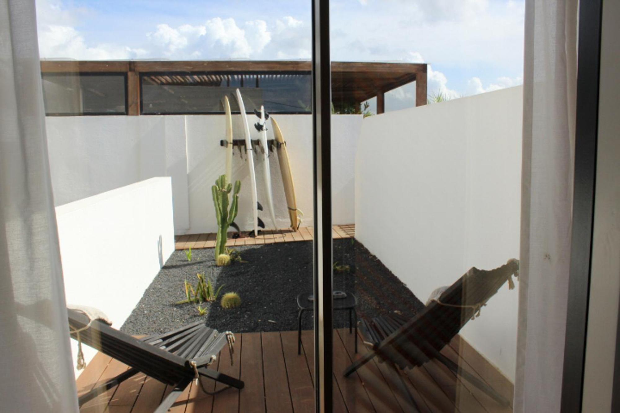 The Salty Pelican Yoga & Surf Retreat بينيش الغرفة الصورة